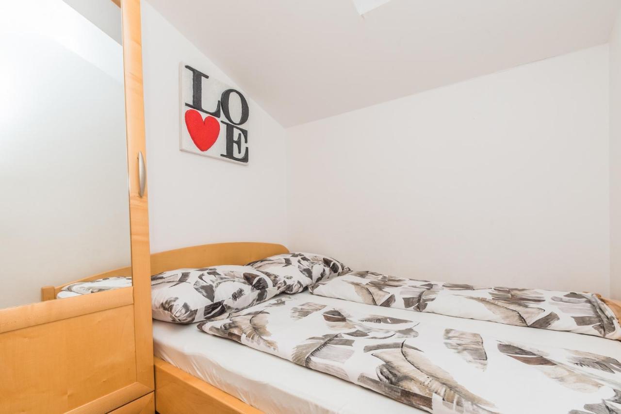 Villa Mara Crikvenica Bagian luar foto